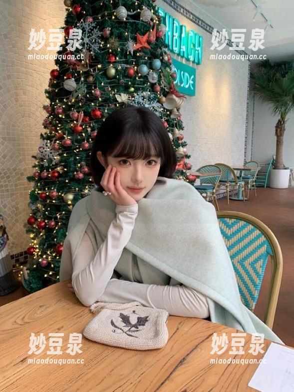 Umeko J的泳池写真合集：在清澈水面下的美丽照片瞬间.txt